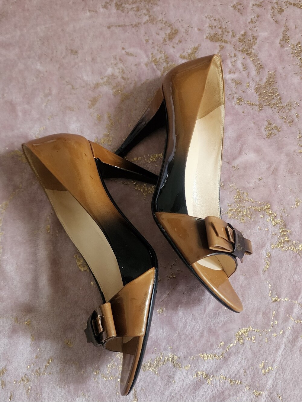 PRADA | Two-Tone Brown Patent Peep-Toe Heels with Bow - Picture 5 of 13